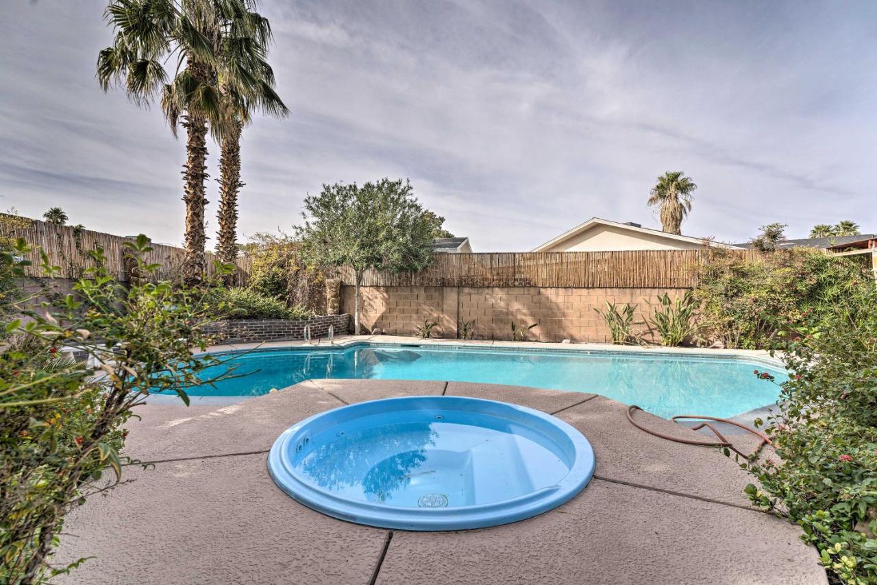 Vegas Oasis With Pool And 7 Miles To Strip Hébergement de vacances Las Vegas